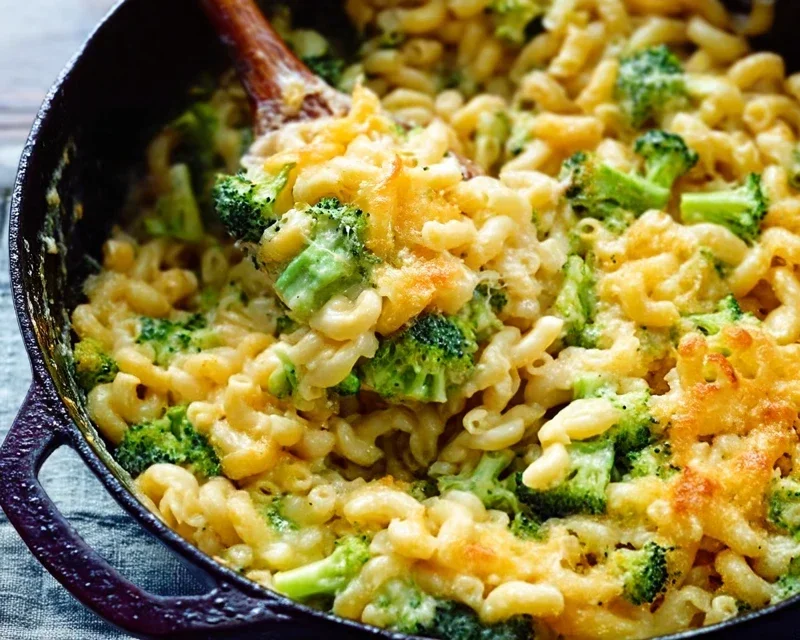 One Pot Healthy Broccoli Mac and Cheese